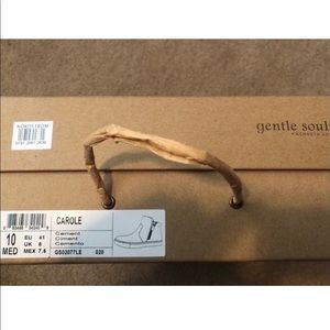 Gentle Soles by Kenneth Cole Carole Zip Sneaker